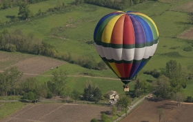 montgolfiere-multicolor-aerodrome-de-pizay