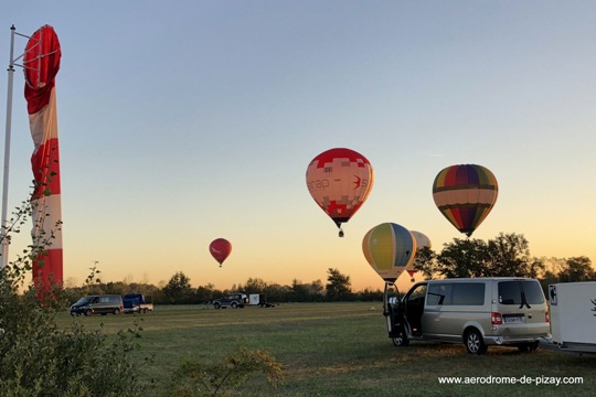 9 depart groupe montgolfieres aerodrome de pizay