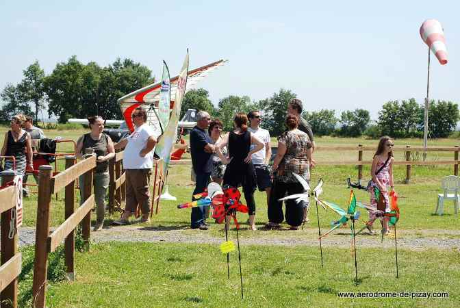 passager en attente bapteme de l air aerodrome de pizay