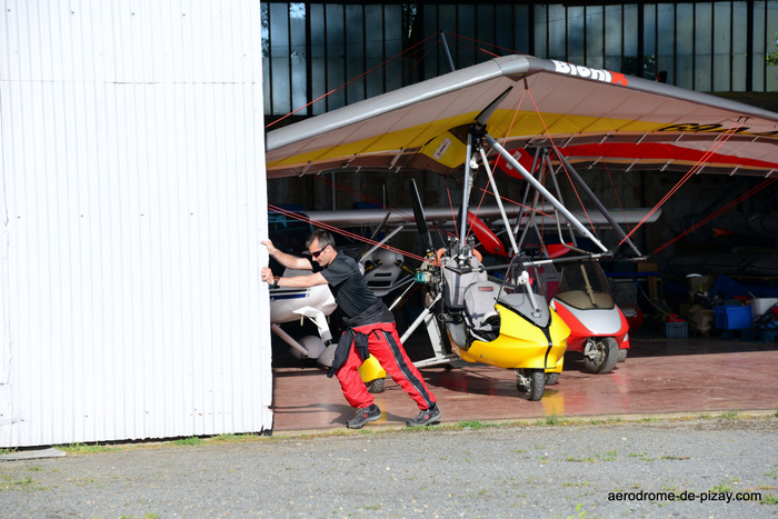 gregoire-tournon-ouvre-portes-hangar-aerodrome-de-pizay