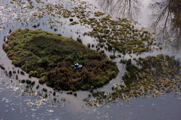 un-etang-vu-du-ciel-aerodrome-de-pizay