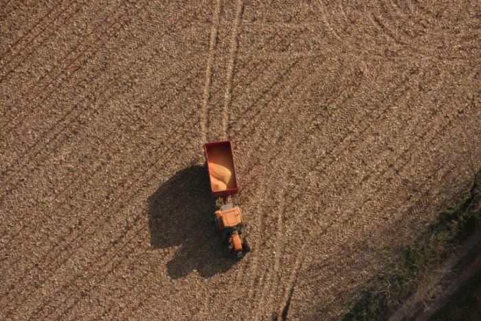 tracteur-vu-du-_ciel-aerodrome-de-pizay