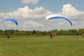 gonflage-parapente-paramoteur-aerodrome-de-pizay